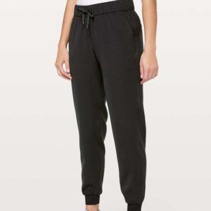Lululemon Black Woven On The Fly Jogger Size 10